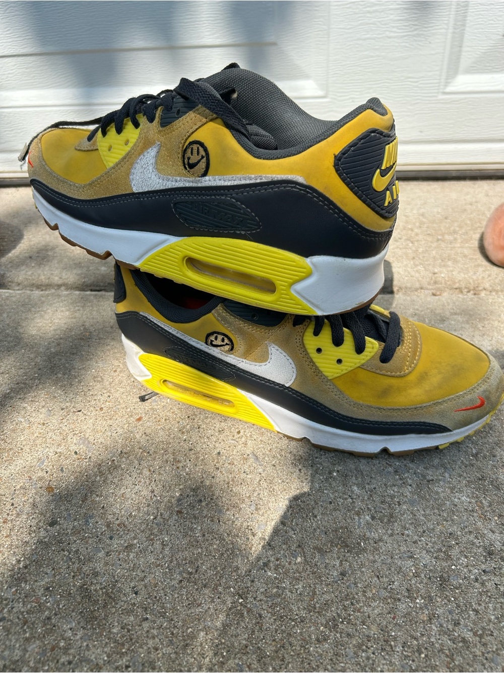 Nike Men’s Yellow, Black & White Air Max Casual Sneakers
